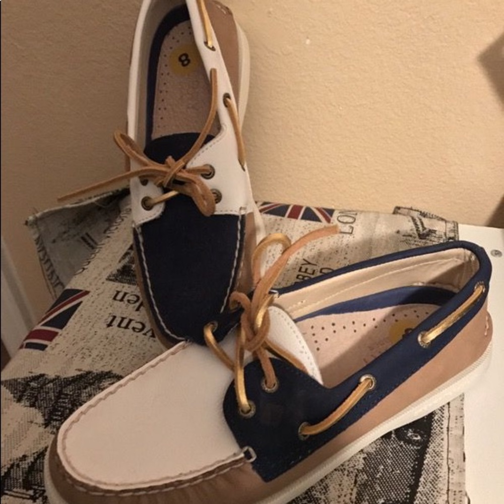 Sperrys size 8